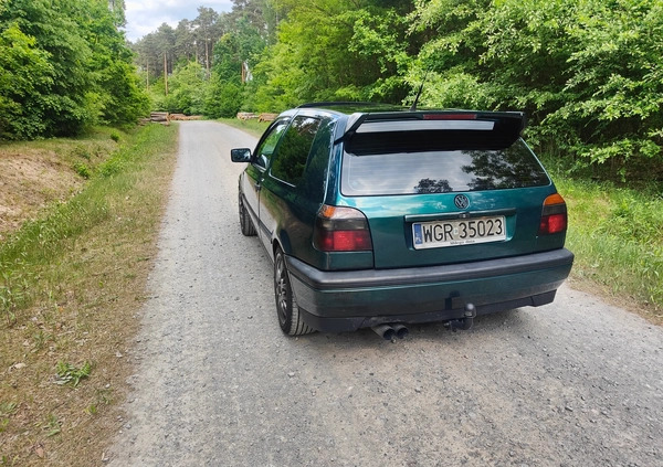 Volkswagen Golf cena 17900 przebieg: 105000, rok produkcji 1995 z Grójec małe 172
